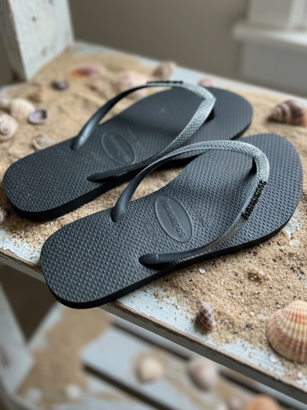 Havaianas Slim Sparkle Flip Flops- Black with Metallic Silver Straps
Size 7.5 - Picture 2 of 3